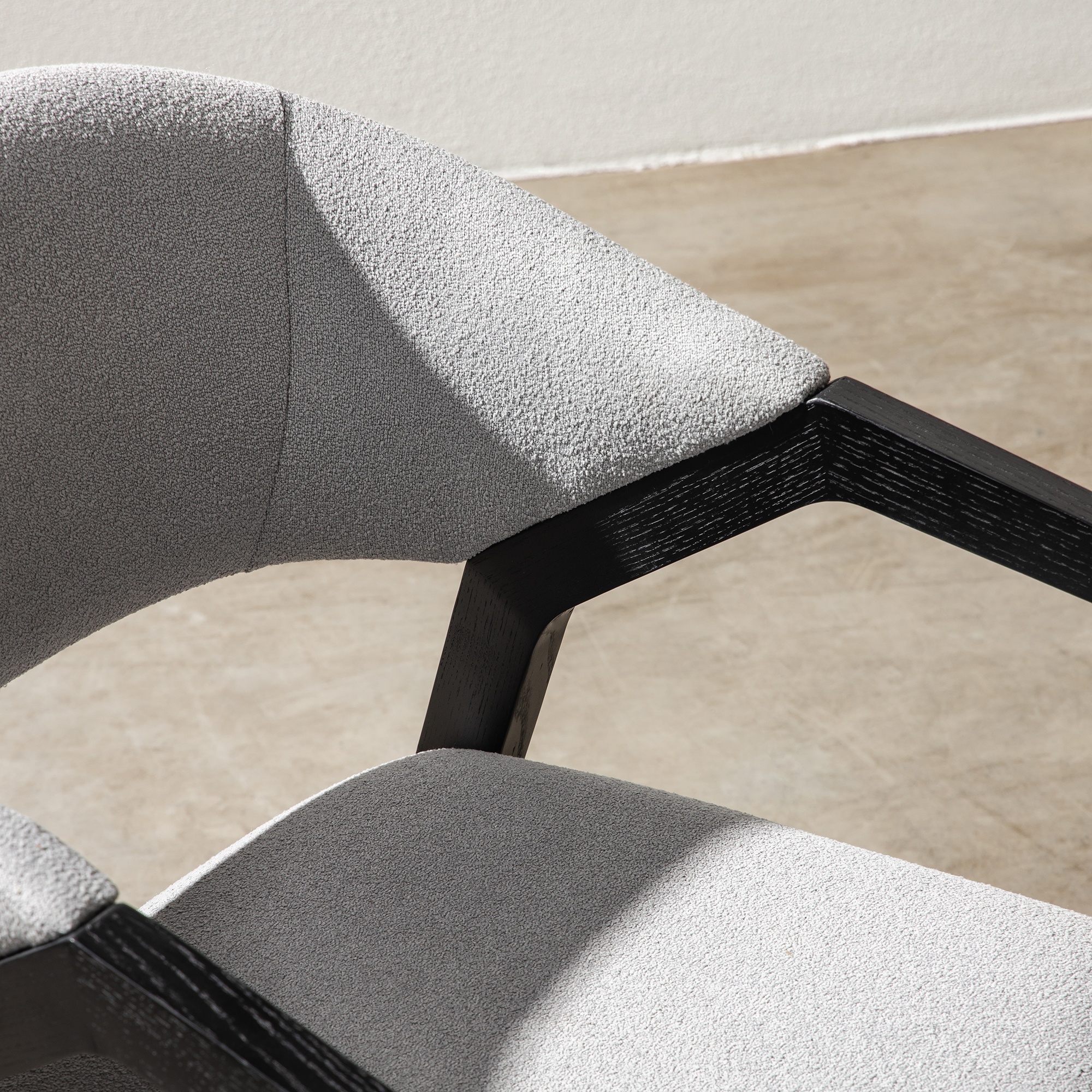 krzeslo-do-jadalni-dovre-szare-boucleczarne-nozki (2)