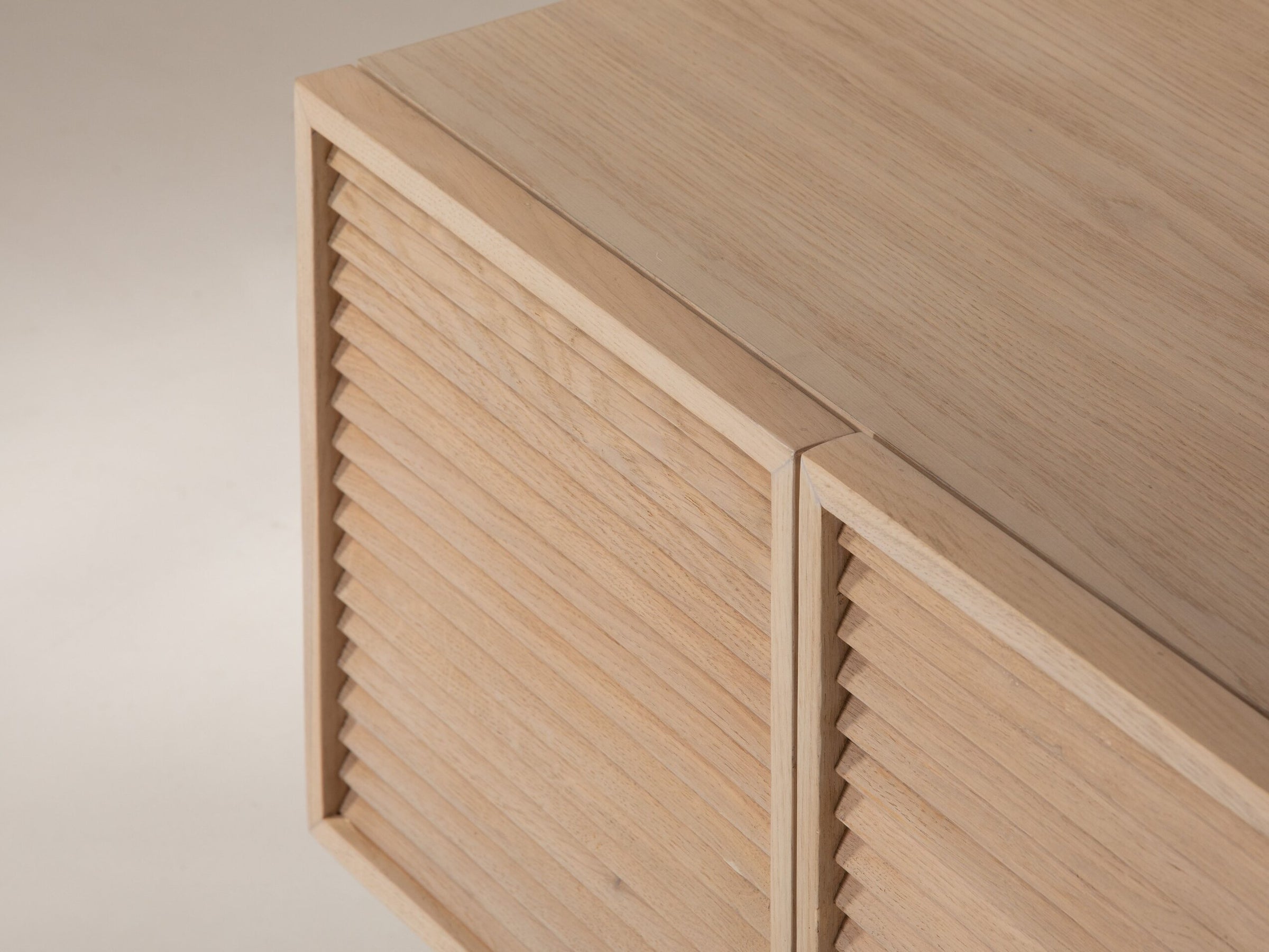 Micadoni-MIC_RTV_160x40_F1_AIRES1-4_2400x1800_crop_center