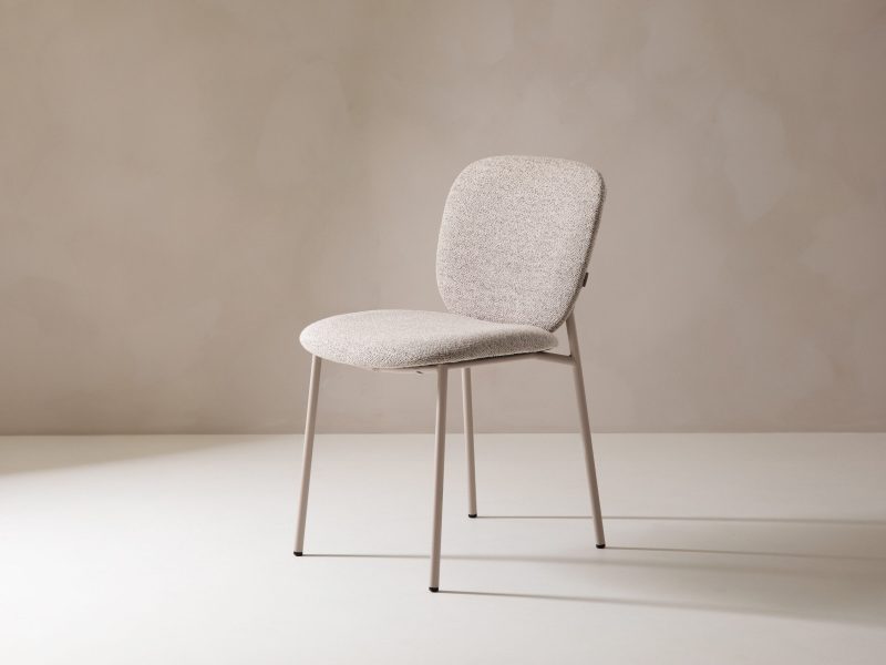 Echo spisestol – mørk beige bouclé med metallben