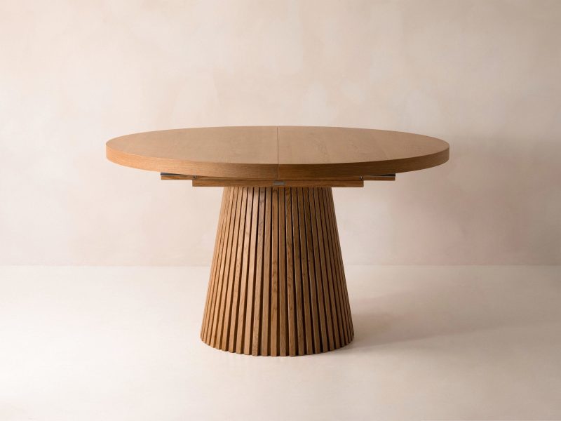 Portmany uttrekkbart spisebord – rundt 130 cm i naturlig eik