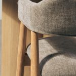 krzeslo-tapicerowane-sorrento-ciemnobezowe-dab-151.jpg