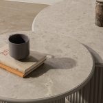 stolik-kawowy-livorno-60-cm-okragly-szary-lamele-dekor-marmuru-370.jpg